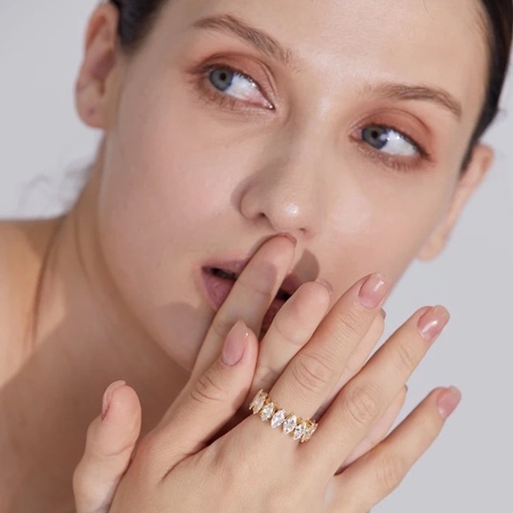 18k Gold Plated Luxury Shiny Cubic Zircon Adjustable Ring - Picture 3 of 8